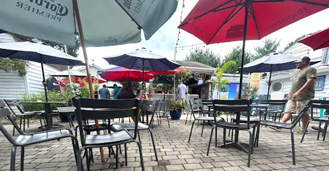 Doc's Riverside Grille