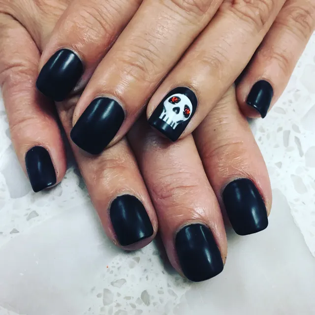 Kim's Nails and Lashes