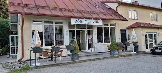 MeGa Cafe & Backshop & Bistro