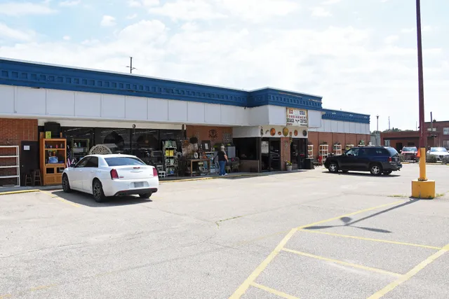 EZSELLUSA ANTIQUE MALL AND CONSIGNMENT CENTER