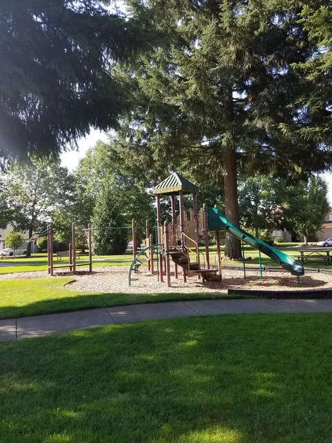 Maple Crest Neighborhood Park