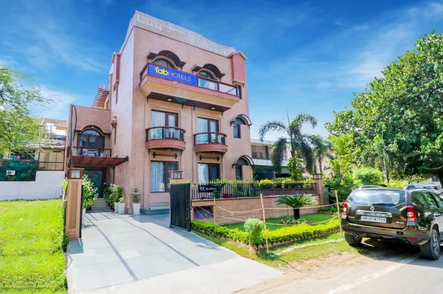 FabHotel RR Residency - Hotel in DLF Phase 2, Gurgaon