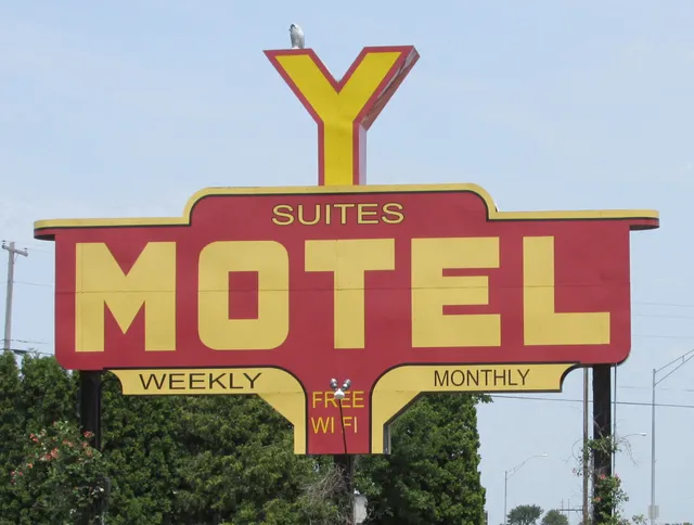 Y Motel & Mom's Pit Stop