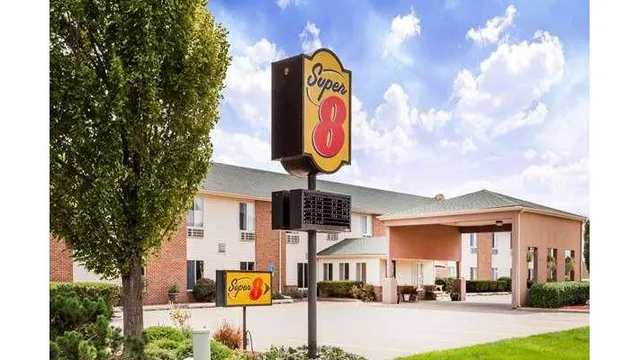 Super 8 by Wyndham Pekin/Peoria Area