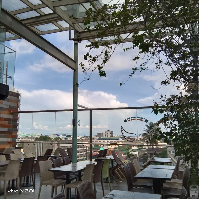 Chill Top - Gil Puyat Taft