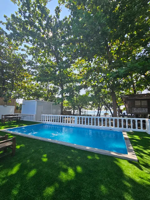 L.U. Beach House/SunBox