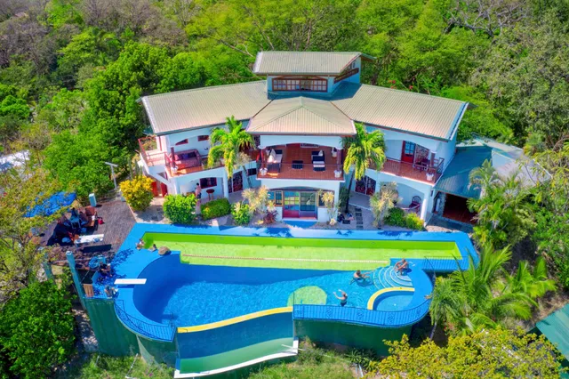 Jungle's Edge: Jiu-Jitsu, Muay Thai & Yoga Retreats