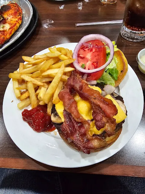 Hollywood Bar and Grill