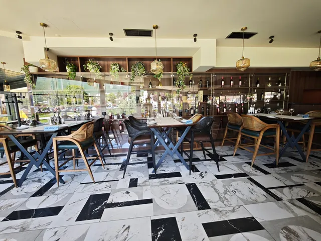 Le Petit Bistro Lihnidos