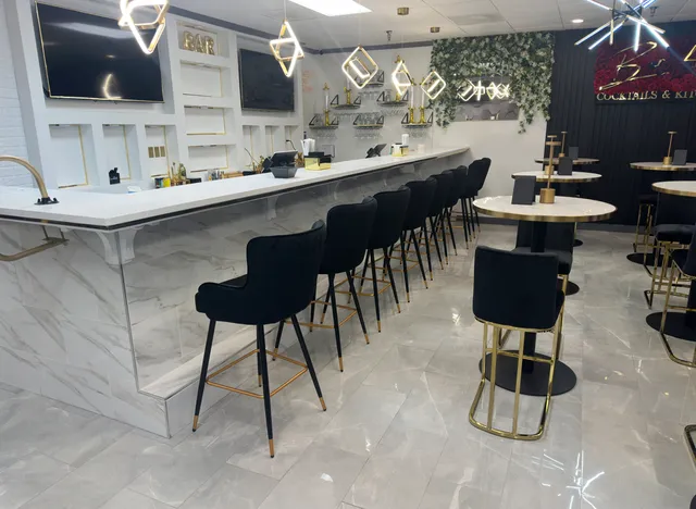 BAR 42 Cocktails & Kitchen