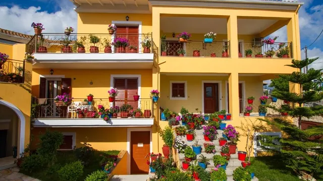 Lakis Apartments
