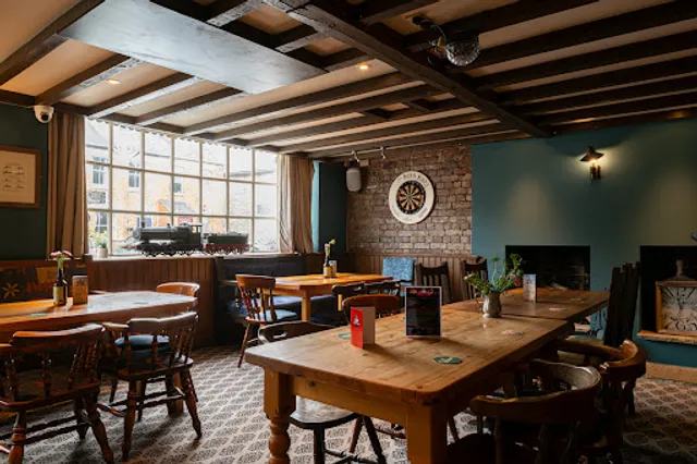 Bee's Knees, Cirencester