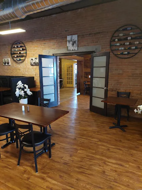 Louies Hanover Square