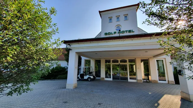 Old Lake Golf Club & Hotel