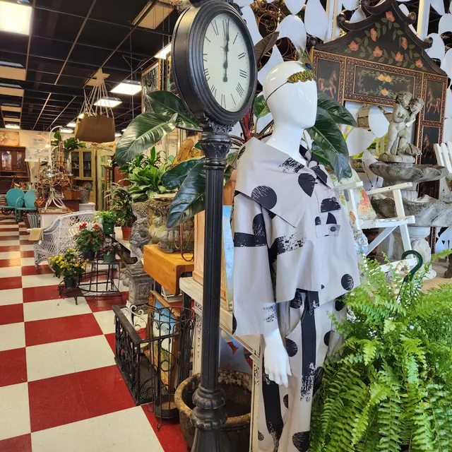 The Heights Antiques & Violet's Closet