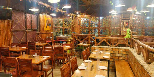 DESI TADKA - Pure Vegetarian Family Restaurant And Caterers