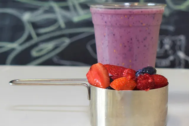 Live Fresh Cold Pressed Juice + Smoothie Bar