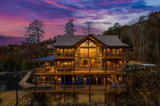 Panoramic Mountain View Lodge