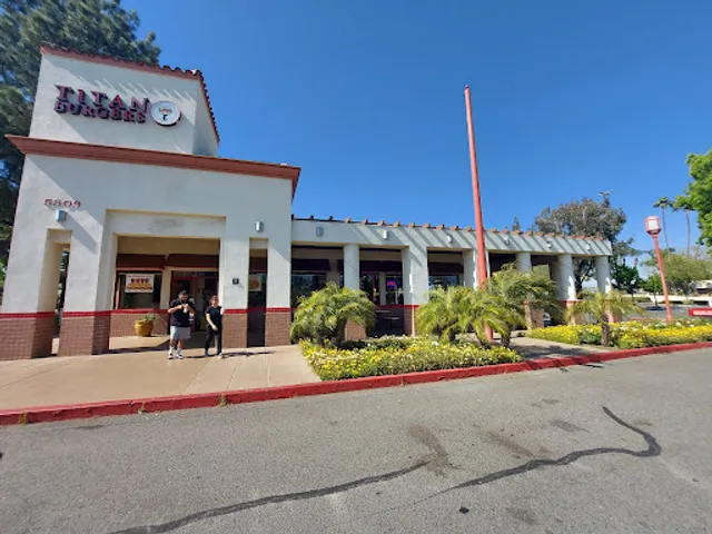 Titan Burgers, Grill & Breakfast Chino