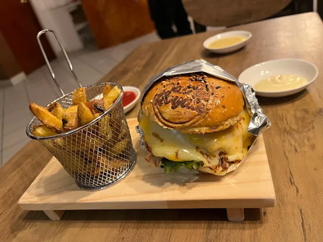 Battle Royale - Hamburguesas Artesanales