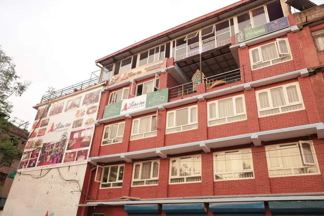 De' Tisha Inn Lounge & Bar