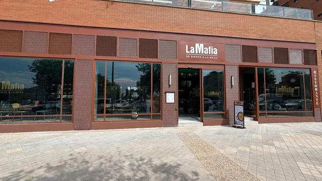 La Mafia se sienta a la mesa