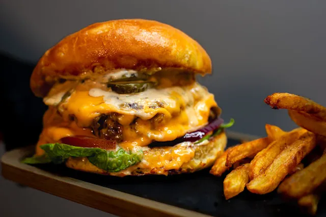 GUSTO artisan burger