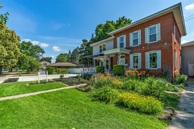 Holland Farmhouse Inn B&B