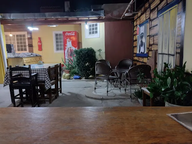 Pizzaria e esfirraria tropical