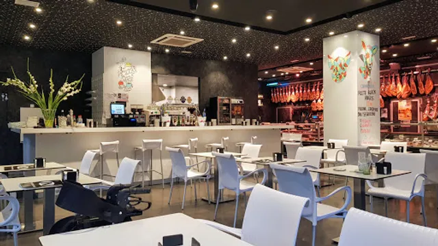 Mariscal Delicatessen La Hípica