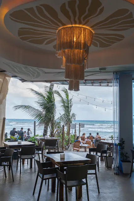 Sandbar Restaurante at The Carmen