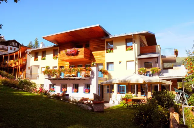 Hotel Garni Enrosadira