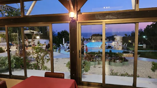 Avra Bar-Restaurant - Μηνιές Κεφαλονιά