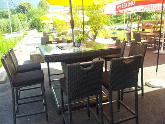 Boat rental Ossiach, with a cafe right on the lake