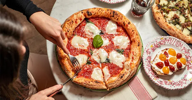 Pizzium - Via Rembrandt (ang. Piazzale Velasquez, 5)