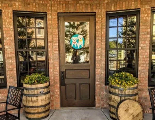 Bruce & Ollie's Ice Cream, Specialty Coffee & Deli