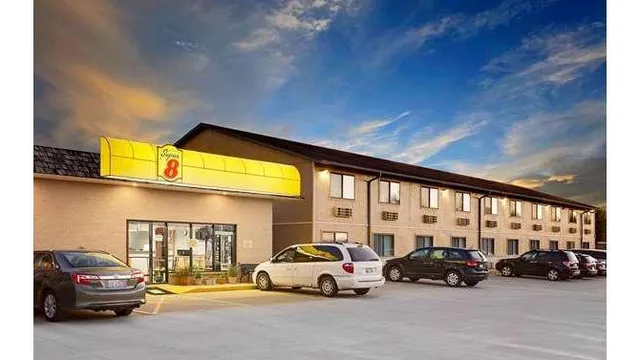 Super 8 by Wyndham Macomb