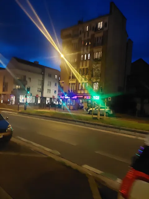 Pizza Au Feu De Bois