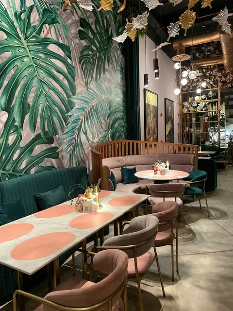 ME N YOU Restaurant and Lounge