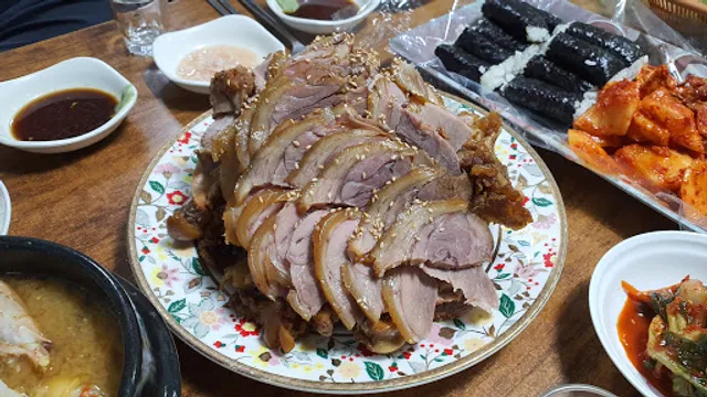 장충왕족발충무김밥