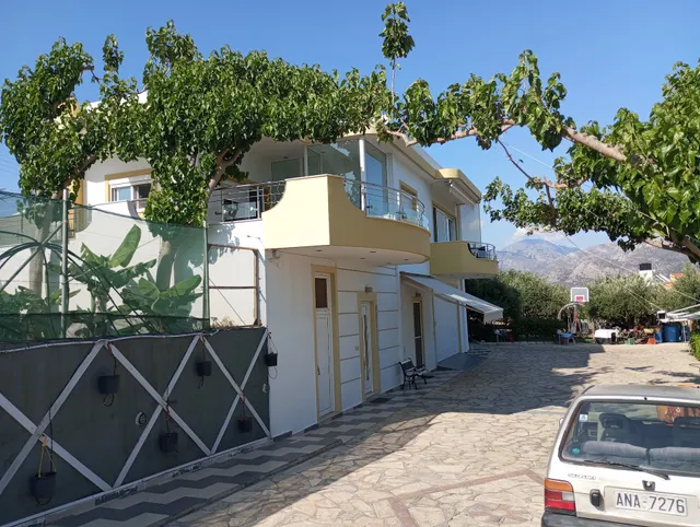 Smaragdas Sunny Home