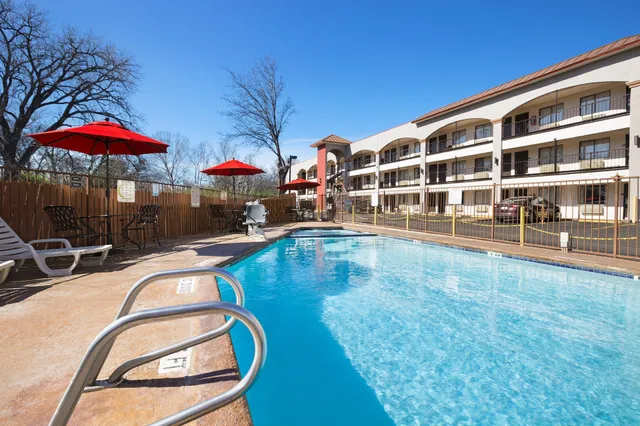 Super 8 by Wyndham Austin University/Downtown Area