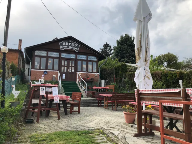 Árpád Borozó Étterem