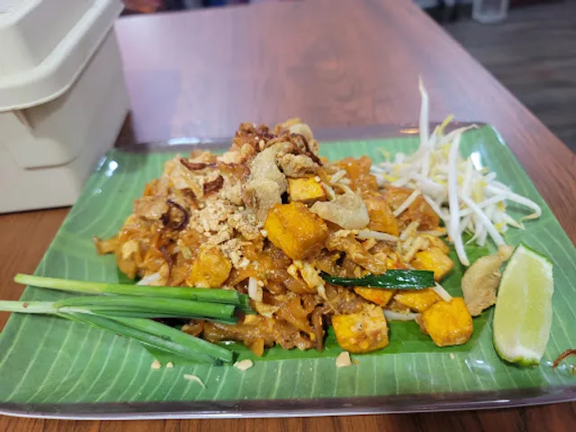 Pad Thai kung Yai Siam ผัดไทยกุ้งใหญ่สยาม