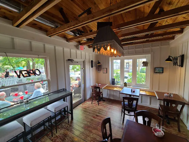 Bistro B In The Square