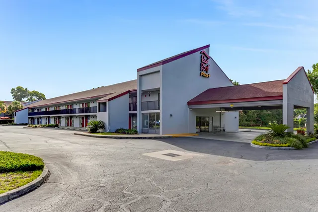 Red Roof PLUS+ Mt Pleasant - Patriots Point