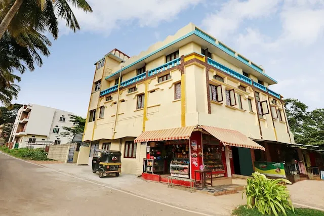 OYO 49418 K F Comforts