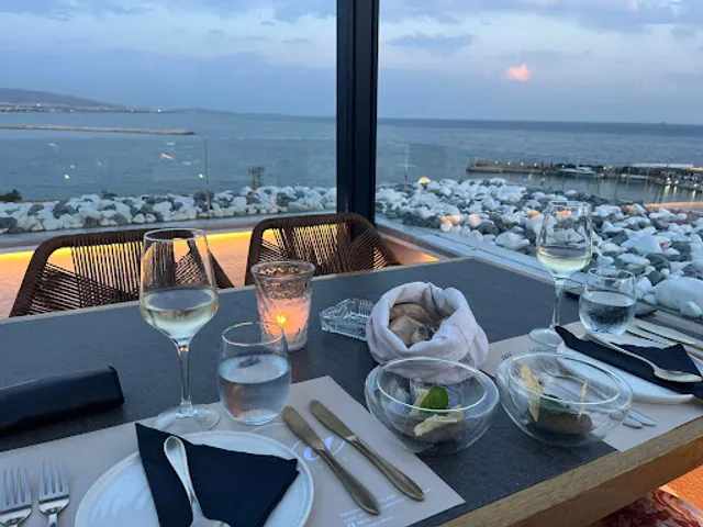 Mira Restaurant (Piraeus)