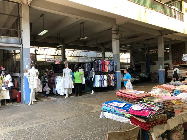 Ruam Yang Market