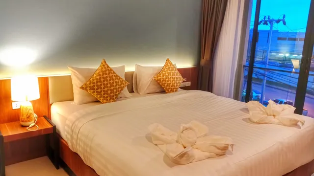 Louis’ Runway View Hotel